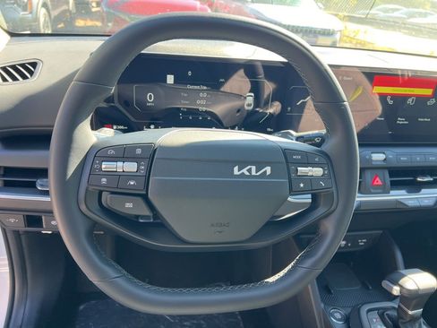 New 2025 Kia K4 EX image 9