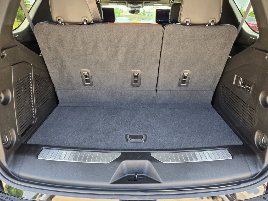Used 2023 GMC Yukon Denali Ultimate AWD/4WD image 34