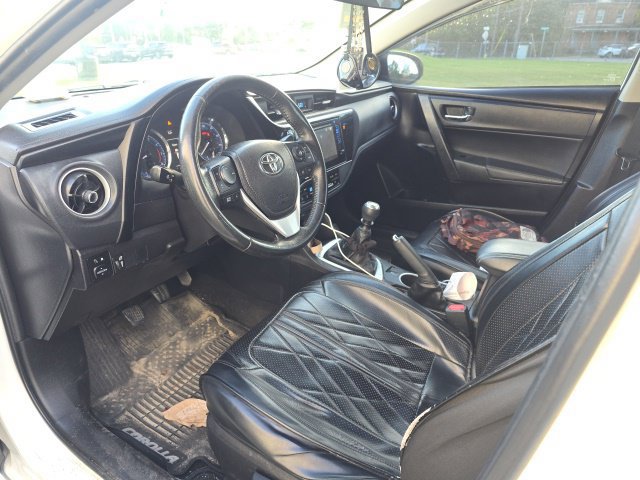 Used 2019 Toyota Corolla SE w/ Carpet Mat Package (TMS) FWD image 9