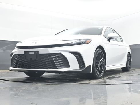 Used 2025 Toyota Camry SE FWD image 24