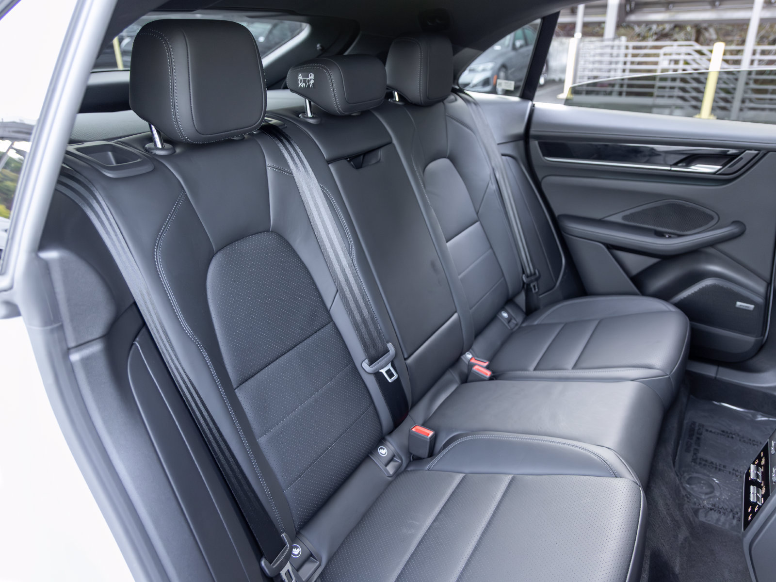 Certified 2025 Porsche Macan 4S Electric AWD/4WD image 56