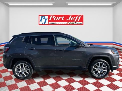 Used 2022 Jeep Compass Latitude image 4