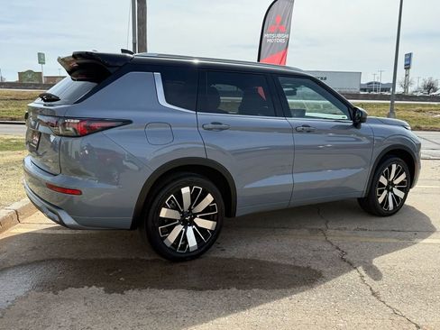 New 2026 Mitsubishi Outlander SEL image 9