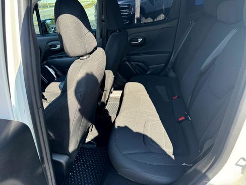 Used 2022 Jeep Renegade Latitude image 11