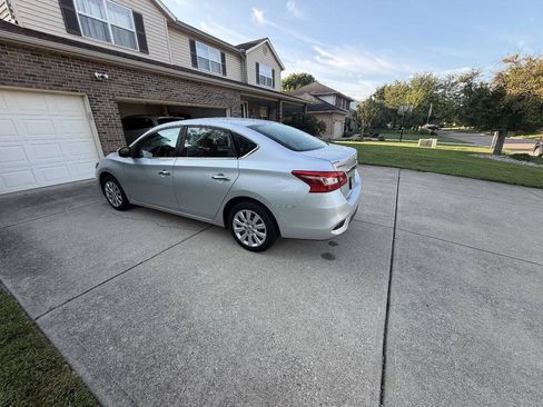 Used 2019 Nissan Sentra S FWD image 2