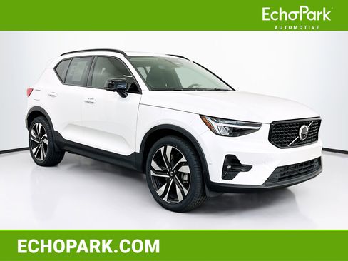 Used 2023 Volvo XC40 B5 Plus w/ Protection Package image 1
