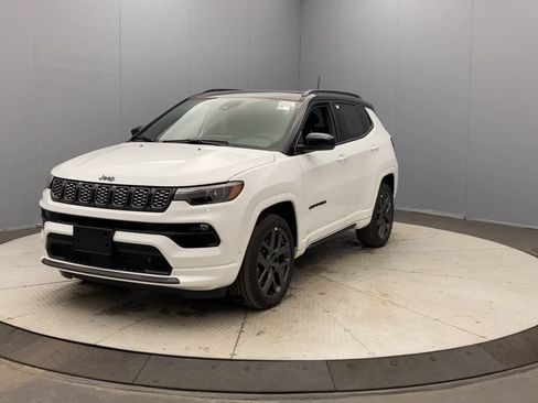 Used 2024 Jeep Compass Limited w/ High Altitude Package AWD/4WD image 9