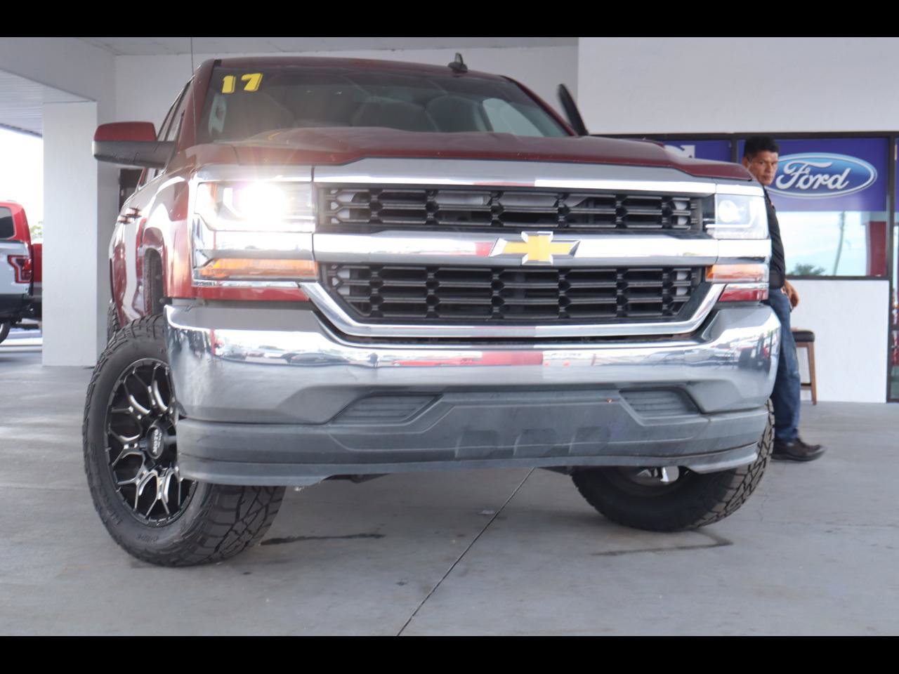 Used 2017 Chevrolet Silverado 1500 LT w/ Trailering Package RWD image 1