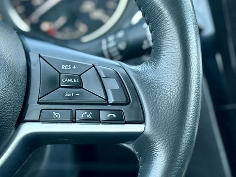 Used 2017 Nissan Rogue SV image 18