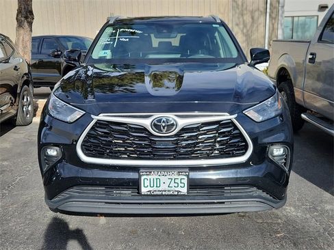 Used 2023 Toyota Highlander L image 2