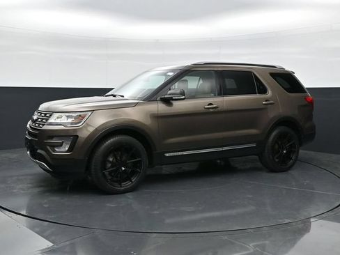 Used 2016 Ford Explorer XLT w/ Equipment Group 202A AWD/4WD image 6