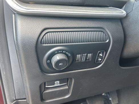 Used 2023 Jeep Wagoneer Series III w/ Preferred Equipment Group image 38