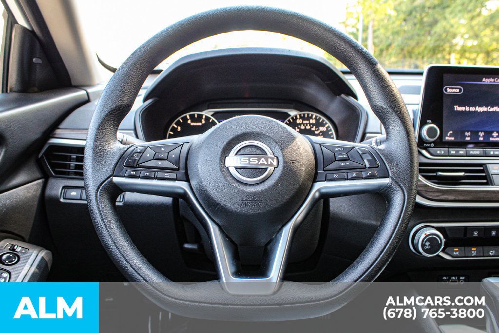 Used 2025 Nissan Altima 2.5 SV FWD image 23