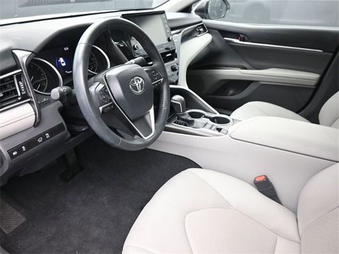 Used 2024 Toyota Camry XLE image 18