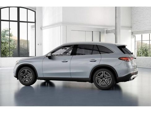 Used 2026 Mercedes-Benz GLC 300 4MATIC image 32