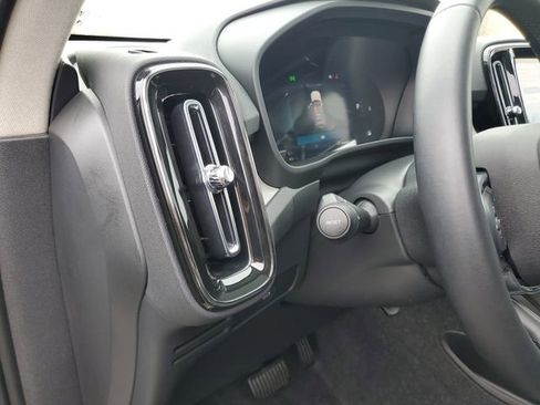 Used 2025 Volvo XC40 B5 Core image 18