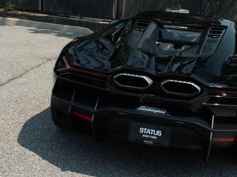 Used 2024 Lamborghini Revuelto AWD/4WD image 12