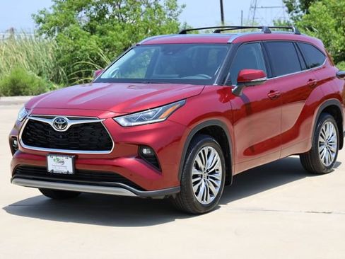 New 2026 Toyota Highlander Platinum AWD/4WD image 3