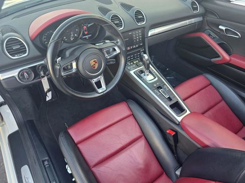 Used 2017 Porsche 718 Boxster RWD image 23