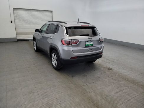 Used 2018 Jeep Compass Latitude FWD image 5