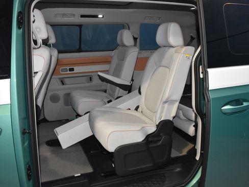 New 2025 Volkswagen ID. Buzz 1st Edition image 17