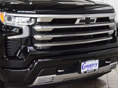 Used 2025 Chevrolet Silverado 1500 High Country w/ High Country Premium Package AWD/4WD image 13