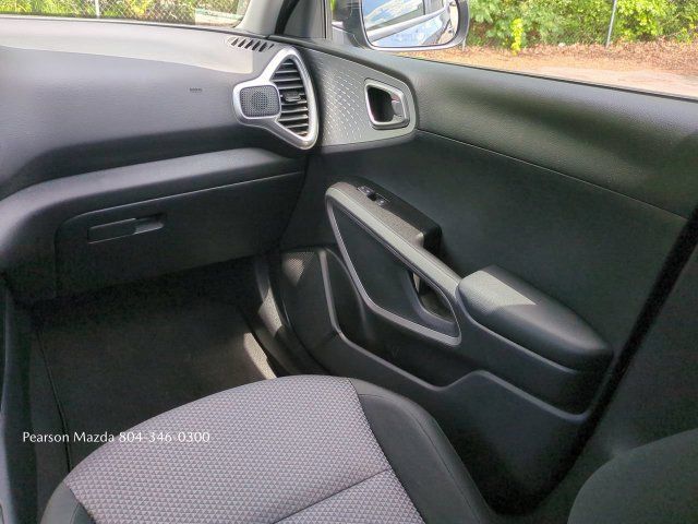 Used 2025 Kia Soul LX w/ LX Technology Package FWD image 18