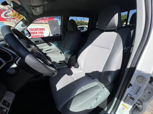 Used 2015 Toyota Tacoma 4x4 Double Cab w/ TRD Off-Road Package image 18