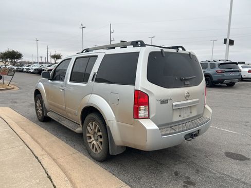 Used 2010 Nissan Pathfinder LE w/ Navigation Pkg image 7