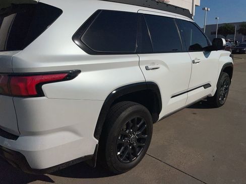 Used 2023 Toyota Sequoia Platinum AWD/4WD image 6