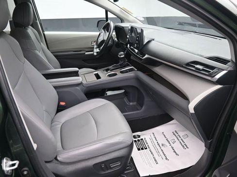 Used 2023 Toyota Sienna XLE image 12