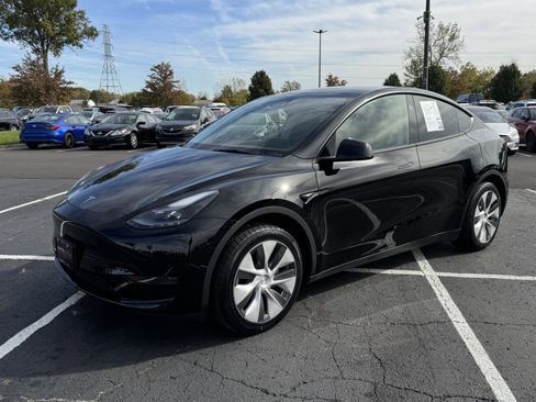 Used 2024 Tesla Model Y 2WD image 34