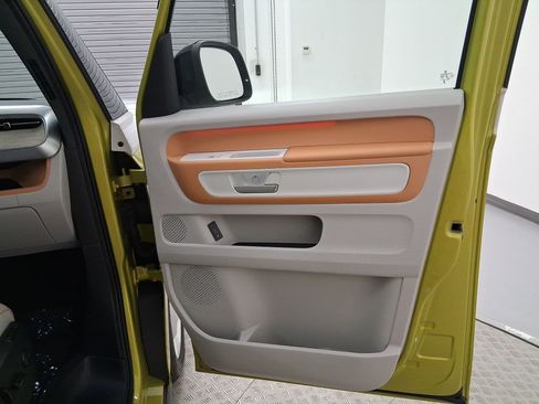 Used 2025 Volkswagen ID. Buzz 1st Edition image 31