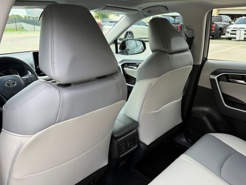 Used 2025 Toyota RAV4 XLE Premium FWD image 27