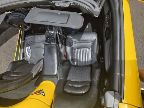 Used 2002 Chevrolet Corvette Convertible w/ Preferred Equipment Group2 RWD image 24