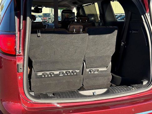 Used 2019 Chrysler Pacifica Limited w/ Tire & Wheel Group image 26