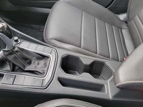 Used 2024 Volkswagen Jetta SE image 32