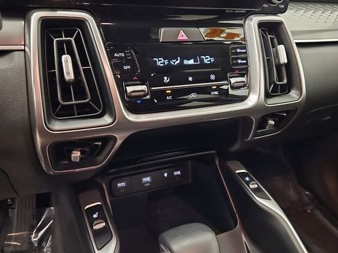 Used 2023 Kia Sorento S image 23