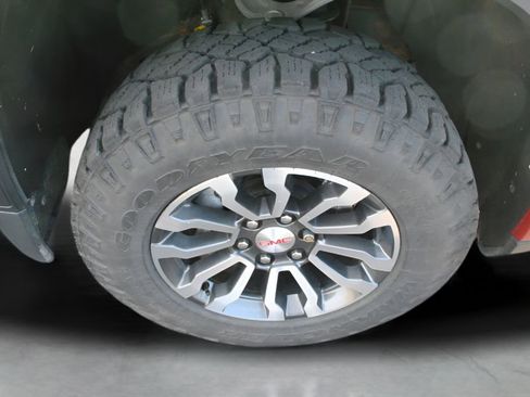 Used 2023 GMC Sierra 1500 AT4 w/ AT4 Premium Package AWD/4WD image 28