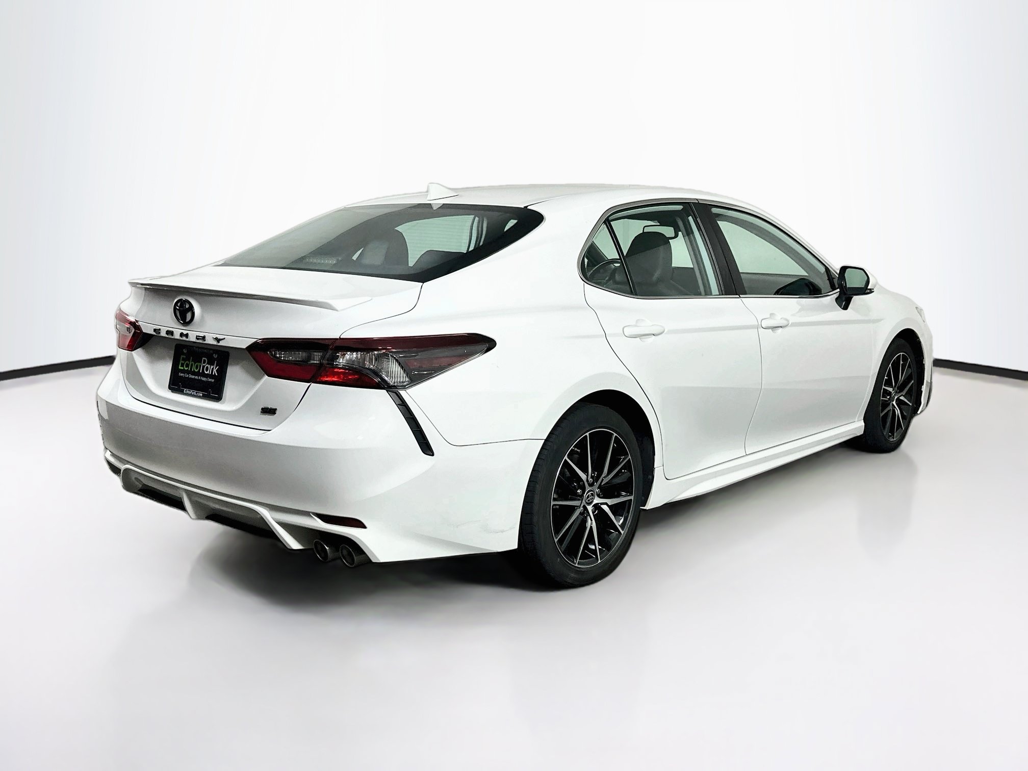 Used 2022 Toyota Camry SE w/ Audio Upgrade Package FWD image 9