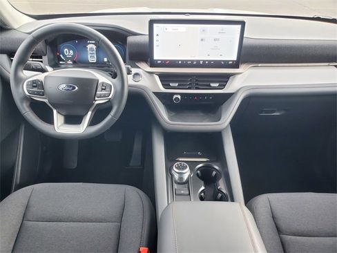 Used 2025 Ford Explorer Active image 29