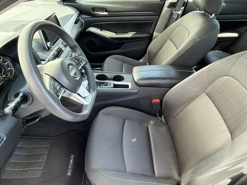 Used 2025 Nissan Altima 2.5 SV FWD image 5