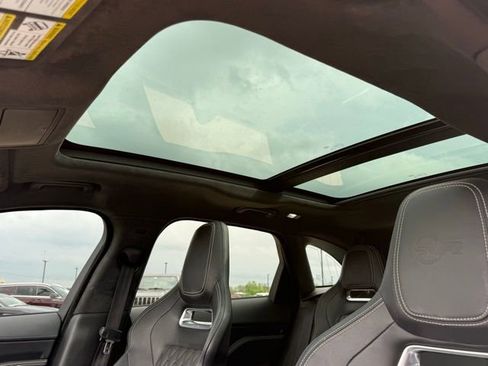 Used 2020 Jaguar F-PACE SVR AWD/4WD image 17