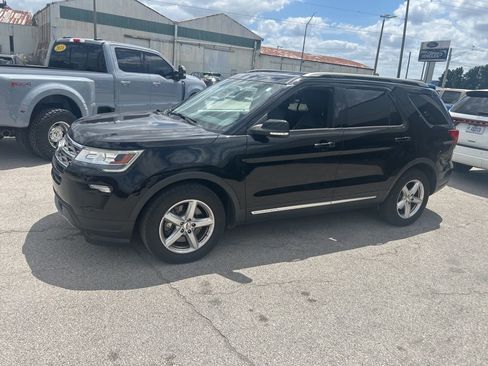 Used 2018 Ford Explorer XLT w/ Equipment Group 202A image 2