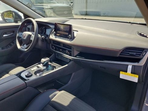 New 2026 Nissan Rogue SV AWD/4WD image 32