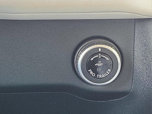 Certified 2025 Lincoln Navigator L Reserve AWD/4WD image 19