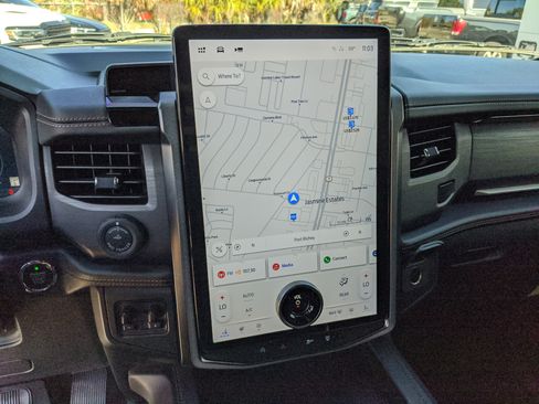 Used 2024 Ford Expedition Platinum image 28