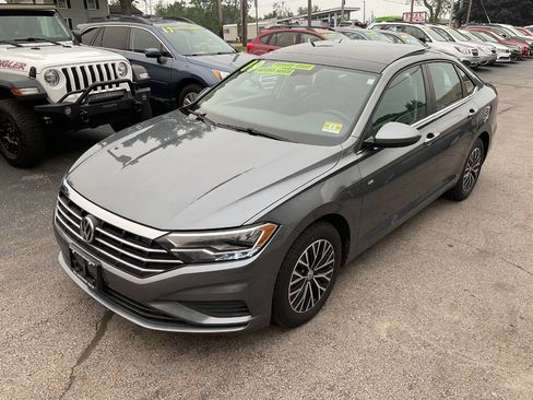 Used 2019 Volkswagen Jetta SE w/ Cold Weather Package FWD image 5