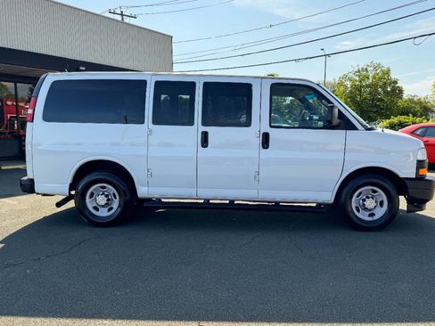Used 2018 Chevrolet Express 2500 LS w/ Driver Convenience Package RWD image 3
