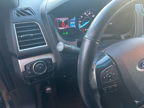 Used 2017 Ford Explorer XLT w/ Equipment Group 202A image 10